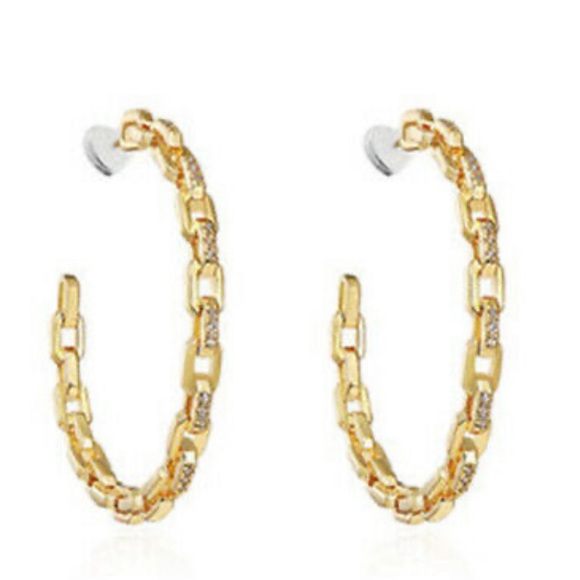 NWT 18k Yellow Gold Plated Gorgeous Hoop Earrings - Picture 2 of 3